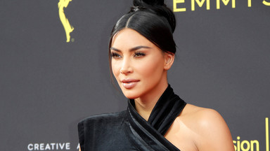 Gang groził Kim Kardashian śmiercią. W napadzie straciła 11 milionów dolarów. "Nie zabijajcie mnie, mam dzieci!"