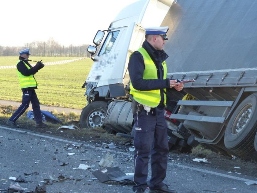 Tragedia na DK12. 38-latka wyjechała na czołówkę z ciężarówką