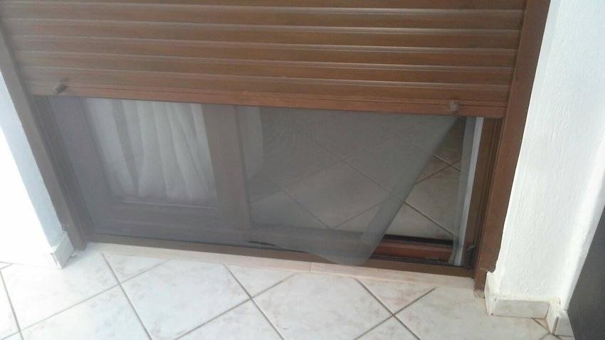 Prozor kroz koji su se uvukli lopovi