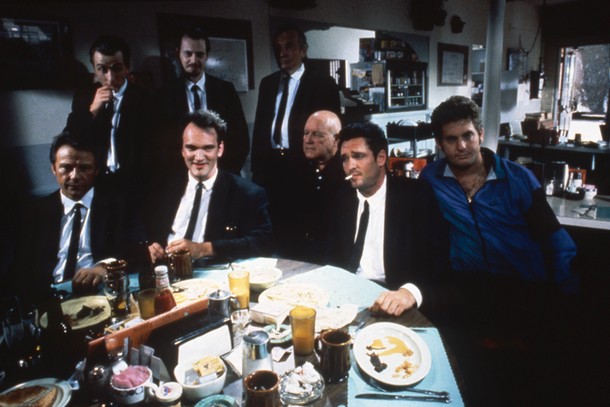 Chris Penn, Harvey Keitel, Quentin Tarantino, Steve Buscemi, Michael Madsen i Tim Roth we „Wściekłych psach (1992 r.).