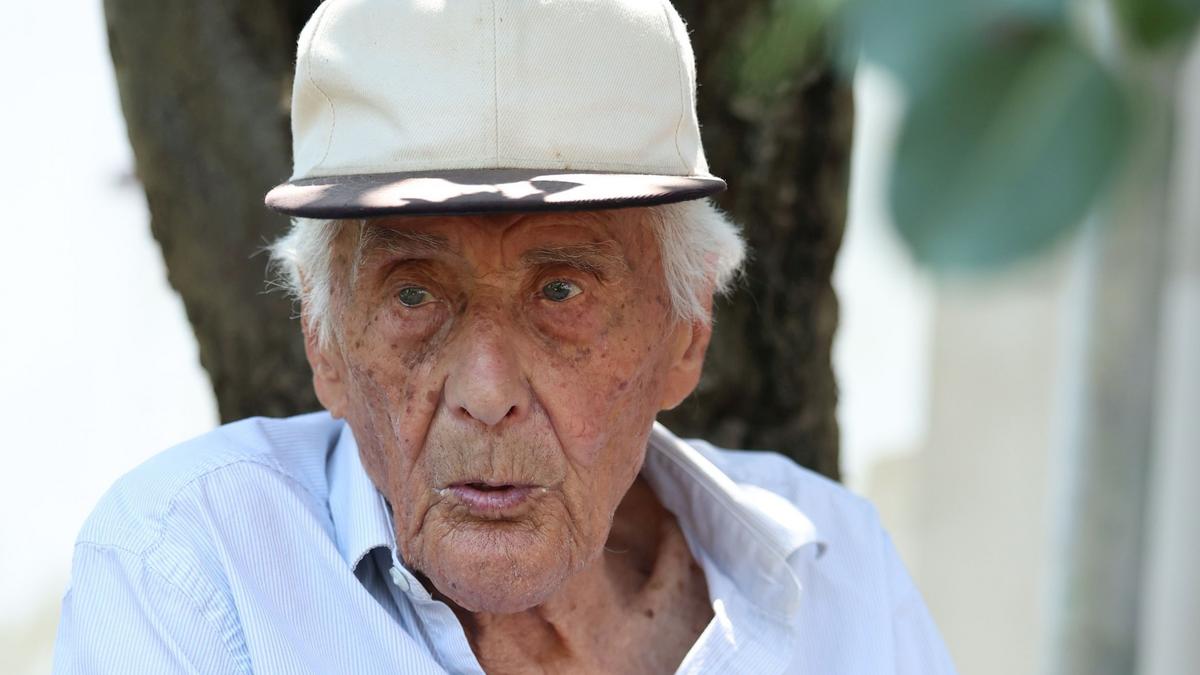 Magyarország legidősebb embere, Bakó Ferenc 107 évesen is tele van életkedvvel: „Itt maradok a földön örökre, itt érzem jól magam” – videó