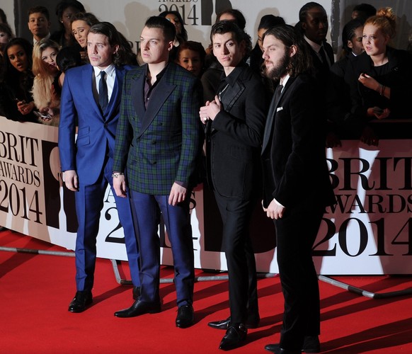 Arctic Monkeys na gali Brit Awards 2014