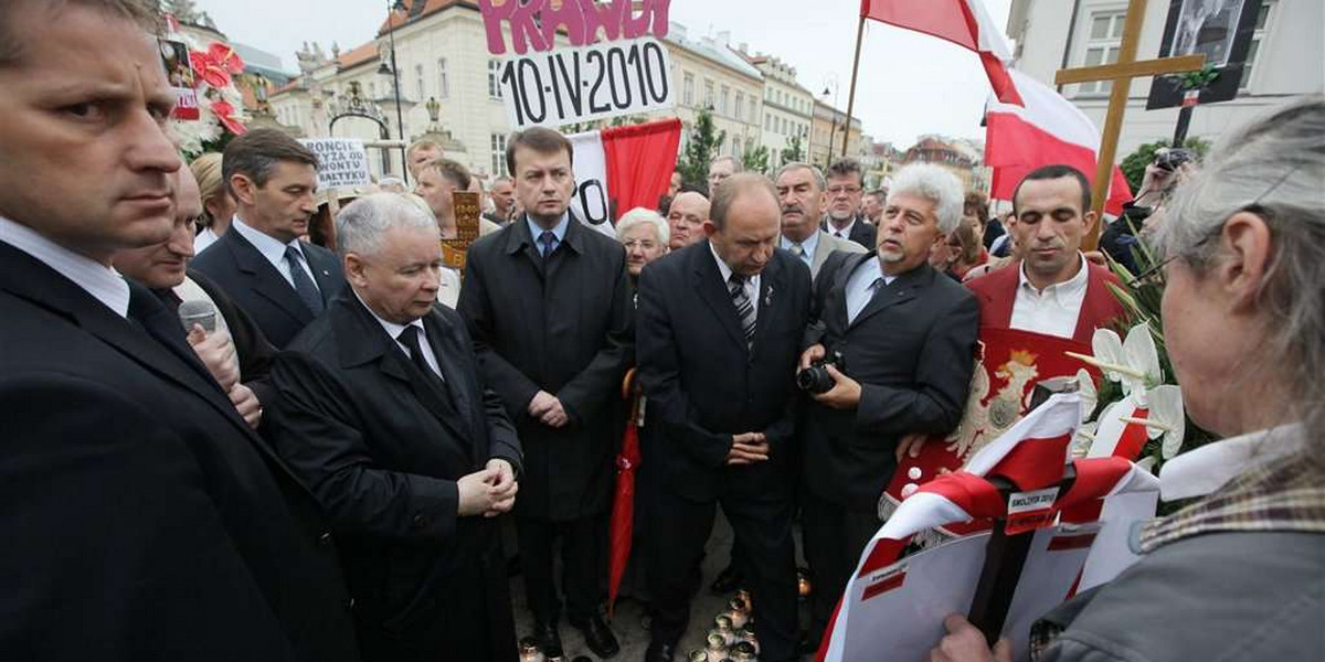 Politycy PiS znowu przed Pałacem Prezydenckim