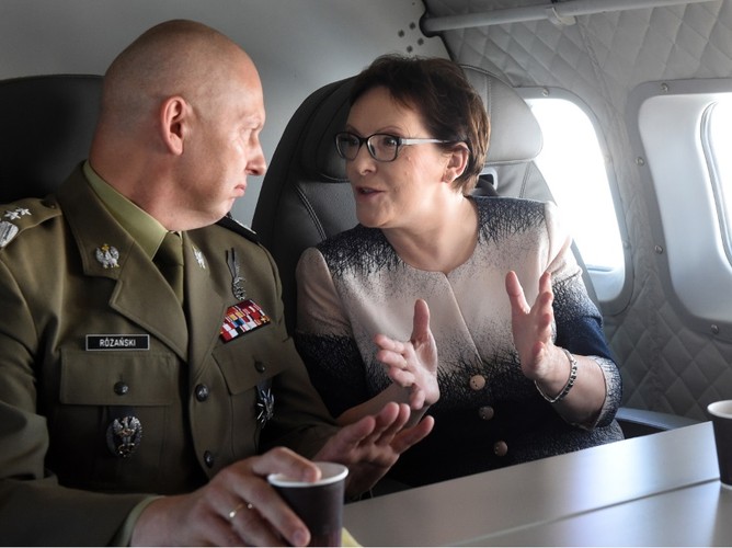 Premier Ewa Kopacz i Dowódca Generalny Rodzajów Sił Zbrojnych gen. dyw. Mirosław Różański