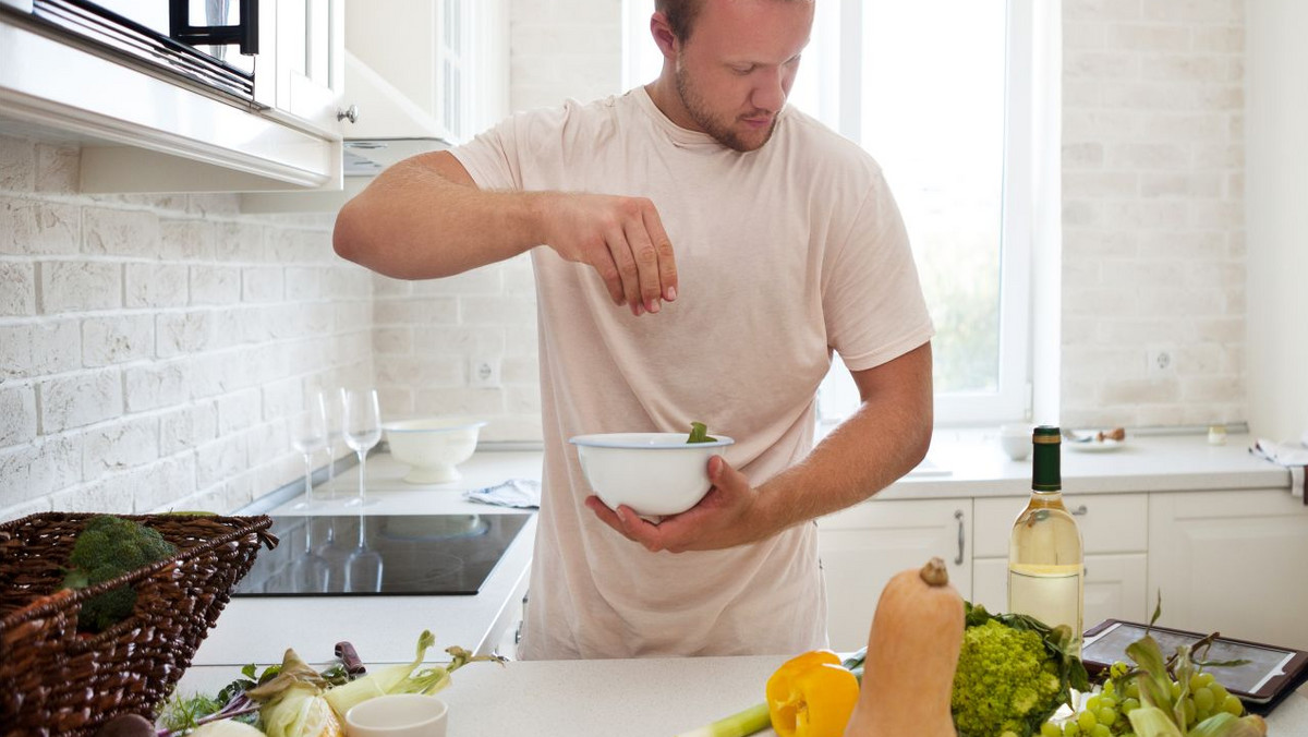 Dieta stanowi podstawę zdrowego trybu życia. Powszechnie wiadomo, że przestrzeganie diety  polega na spożywaniu określonych i zdrowych produktów. Jednak aby do tego doszło musza być przestrzegane pewne reguły związane z realizacją tego procesu. Oto cztery najważniejsze zasady w diecie!