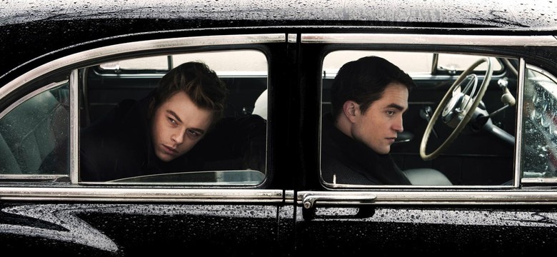 Robert Pattinson robi zdjęcia Jamesowi Deanowi