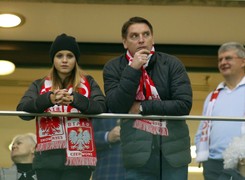 Lis z córką, Olejnik z partnerem i żony piłkarzy. Oni wszyscy 'na żywo' dopingowali Polaków