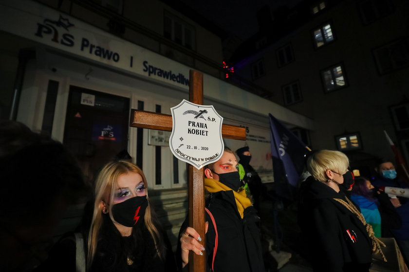 Trybunał Konstytucyjny opublikował uzasadnienie wyroku ws. aborcji. Protesty w Polsce