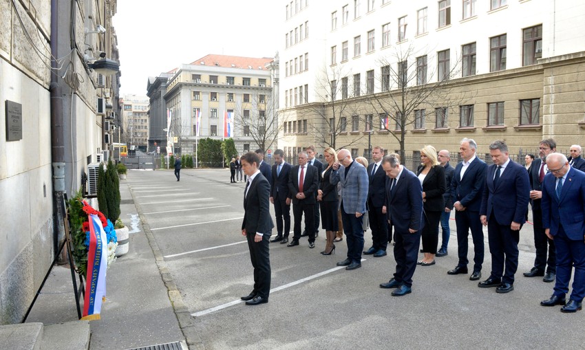 Aktuelna Vlada Srbije položila vence i odala poštu Zoranu Đinđiću