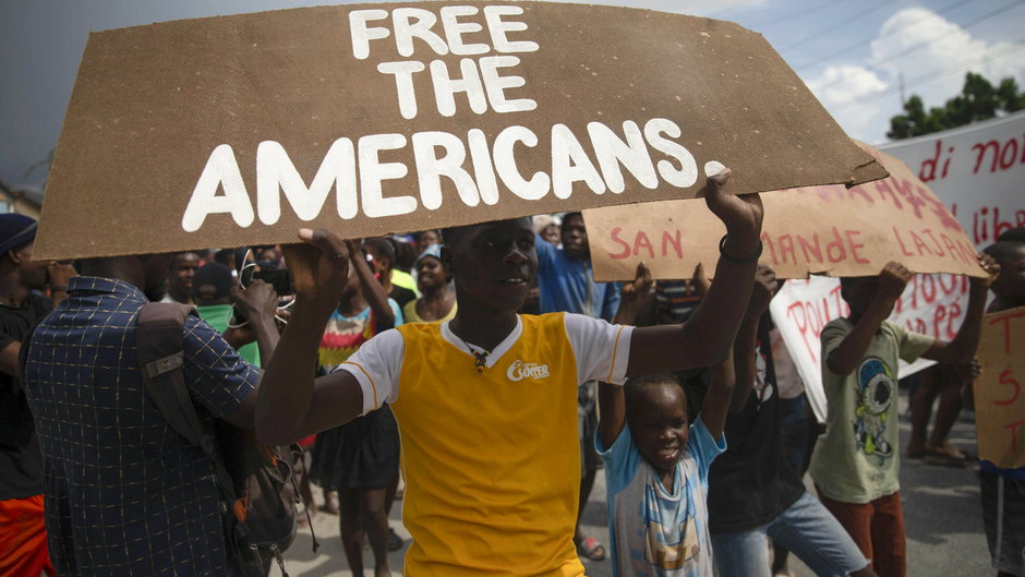 Protest przeciw porwaniu misjonarzy na Haiti, Port-au-Prince