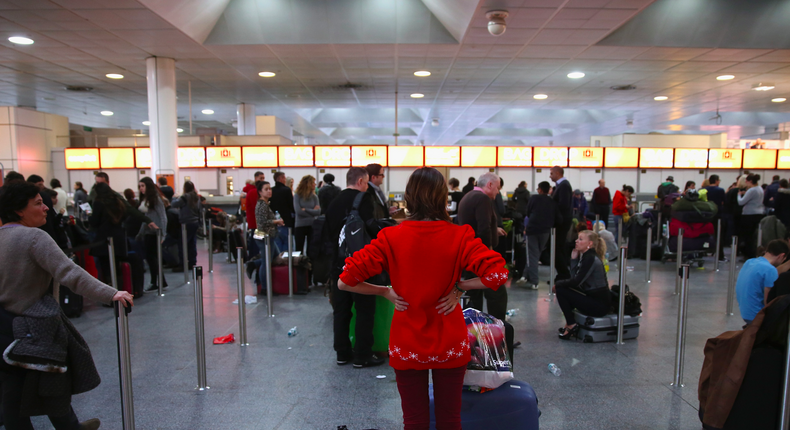 The average length of a flight delay at Gatwick Airport is 27 minutes.