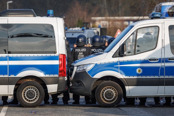 TUKLI MUŠKARCA PA NAPRAVILI SELFI Uhapšeni Srbi tinejdžeri u Nemačkoj zbog teškog incidenta