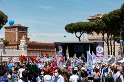 Marsz dla Życia przemaszerował przez Rzym. Wzięli w nim udział ambasadorowie Polski i Węgier