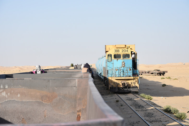 Krzyżowanie pociągów towarowych w 43 kilometrze linii z Nawazibu do Zuwirat