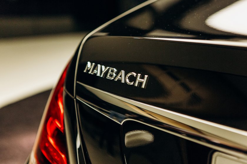 Maybach z szatańską rejestracją.