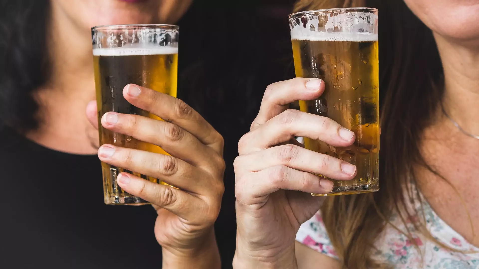 Przegrywamy z alkoholizmem. Ponad trzy miliony Polaków pije nadmiernie i szkodliwie. Co można zrobić?