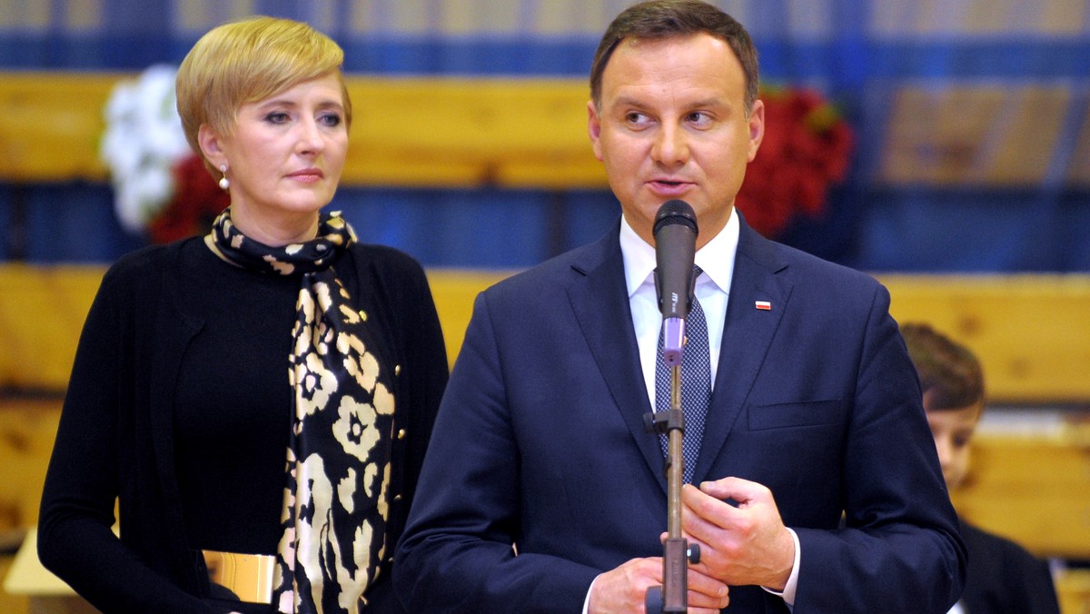 Akcja pomocy Polakom na Kresach wpisuje się pięknie w dzieło solidarności - powiedział w podszczecińskim Przecławiu prezydent Andrzej Duda, który wraz z małżonką Agatą Kornhauser-Dudą przygotowali "Paczkę dla Rodaka i Bohatera na Kresach".