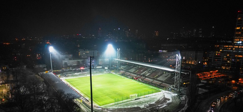 Polonia Warszawa odcięła się od transparentu kibiców. Jej właściciel jest imigrantem