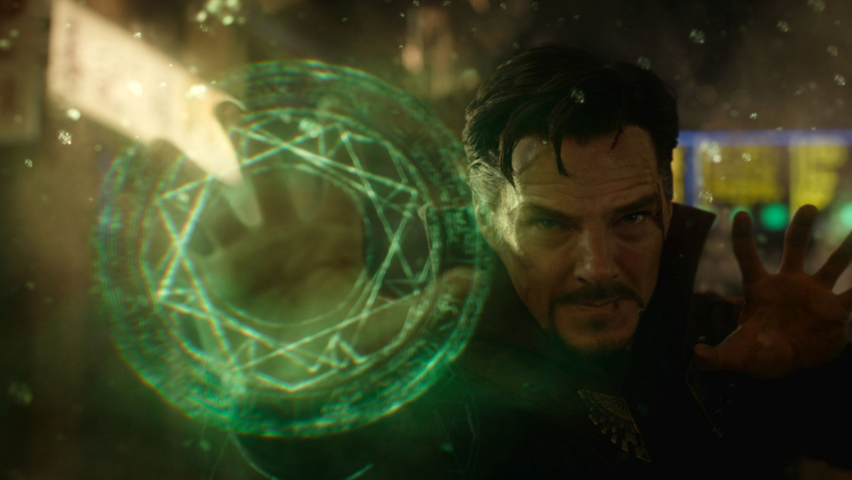 Na płytach DVD i Blu-ray ukazał się film "Doktor Strange". W roli genialnego chirurga, obdarzonego potężną mocą, występuje Benedict Cumberbatch.