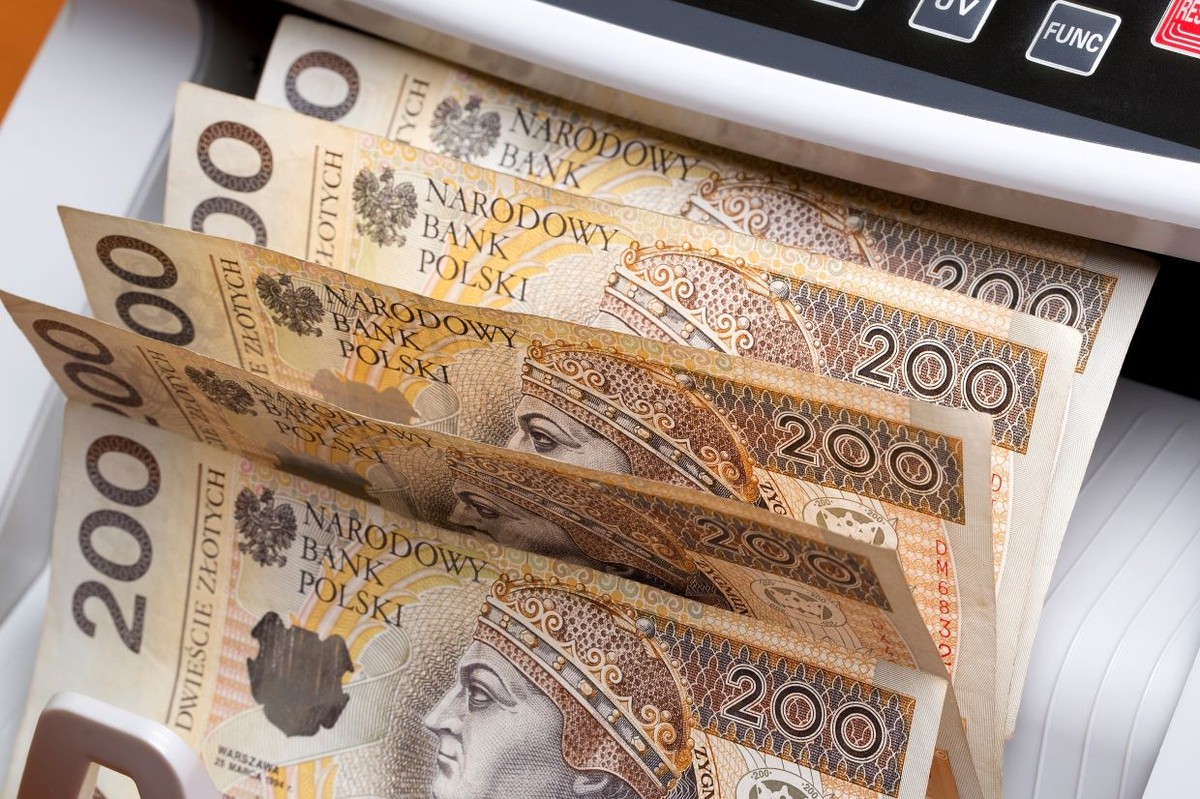 Symbol upokorzenia niepełnosprawnych, a nie zasiłek dla umiarkowanych. 1 mln Polaków co miesiąc ma ironię w oczach