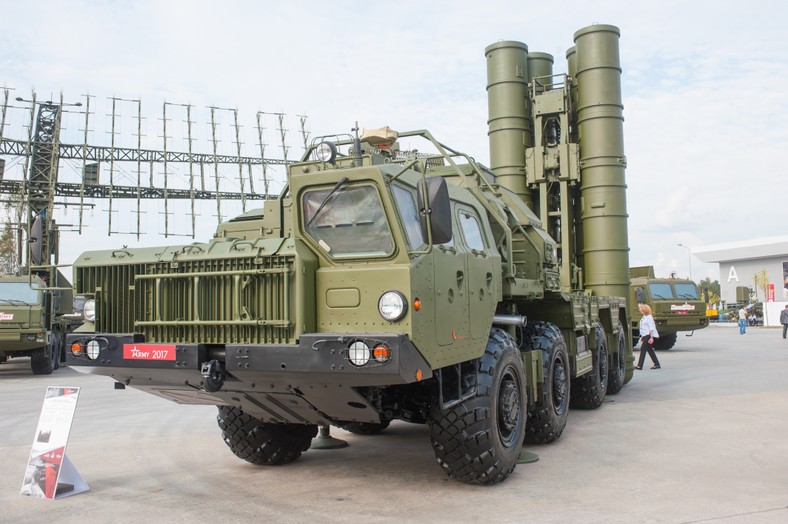 Wyrzutnia rakiet systemu S-400.