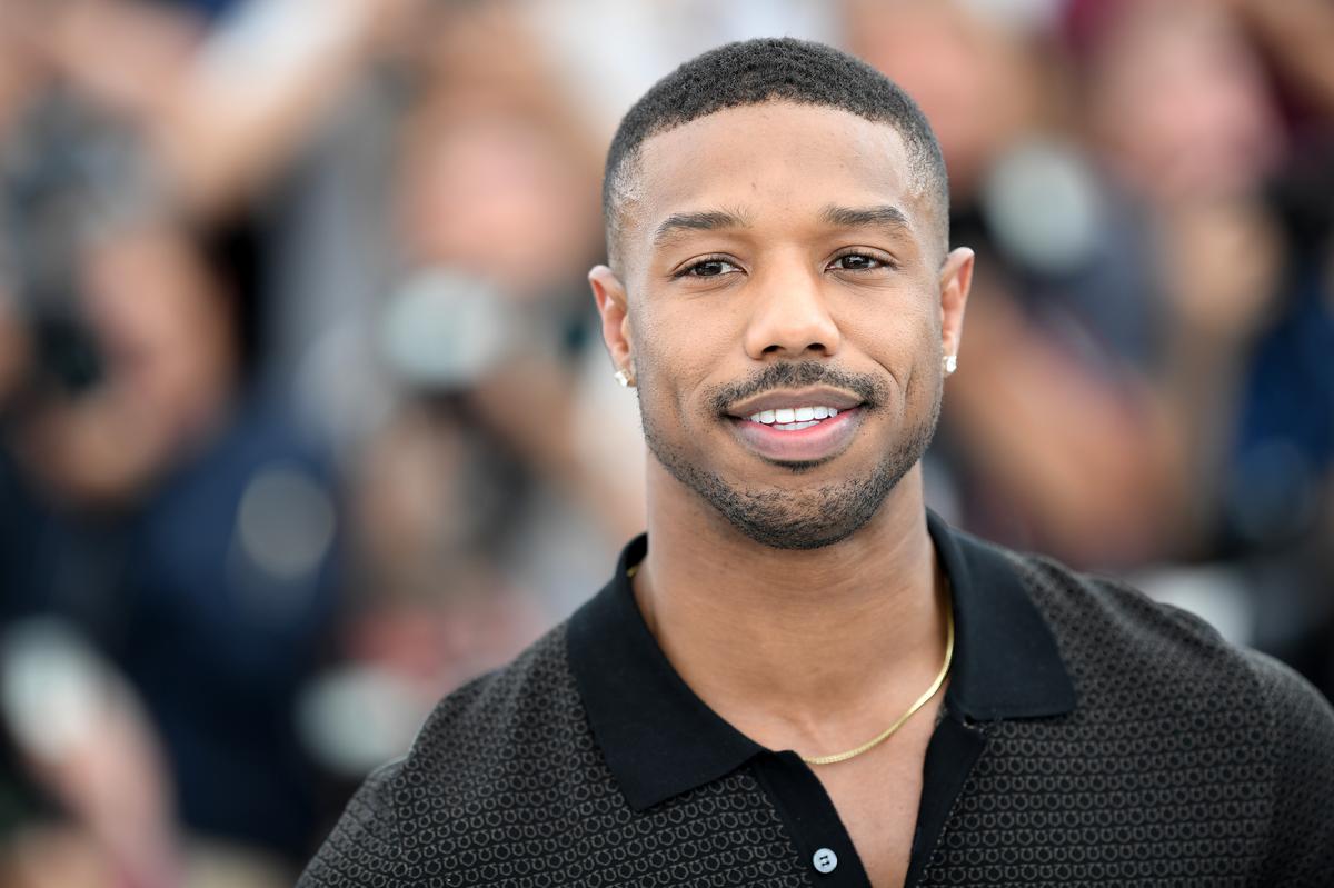 Michael B. Jordan kampánya olyan szexire sikerült, hogy bocsánatot kért az anyukájától