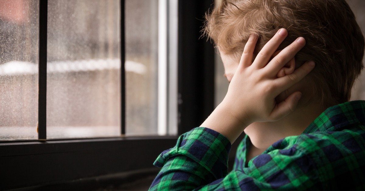 Szymon ma autyzm. Dzieci dokuczają mu, aż ten wpadnie w szał, a przedszkolanka nic nie robi