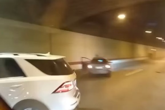 SLUPALA SE DVA "MERCEDESA"! Sudar u tunelu u Železniku, saobraćaj otežan (VIDEO)