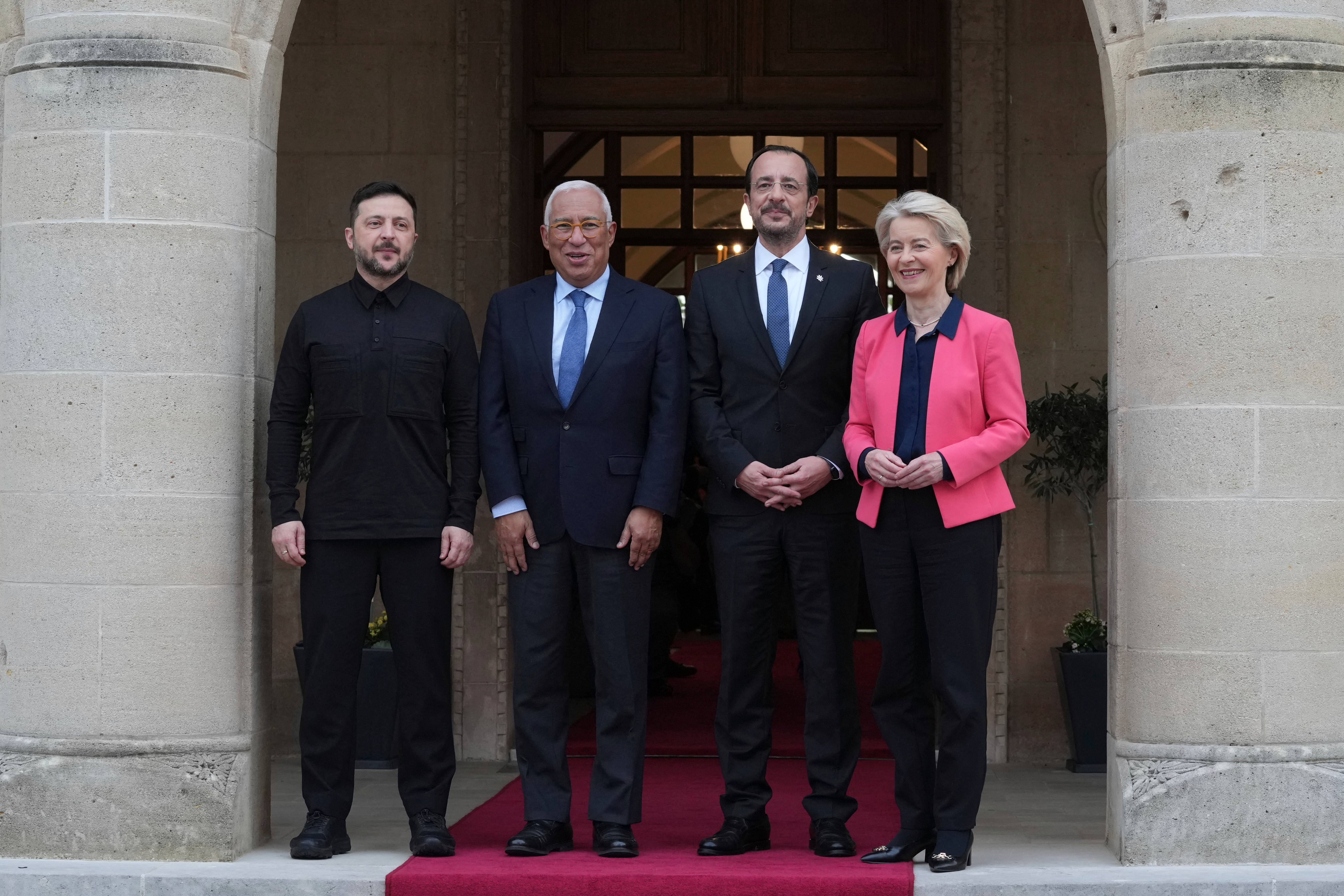 Von der Leyen annuncia nuove misure contro la Russia prima dei colloqui di pace