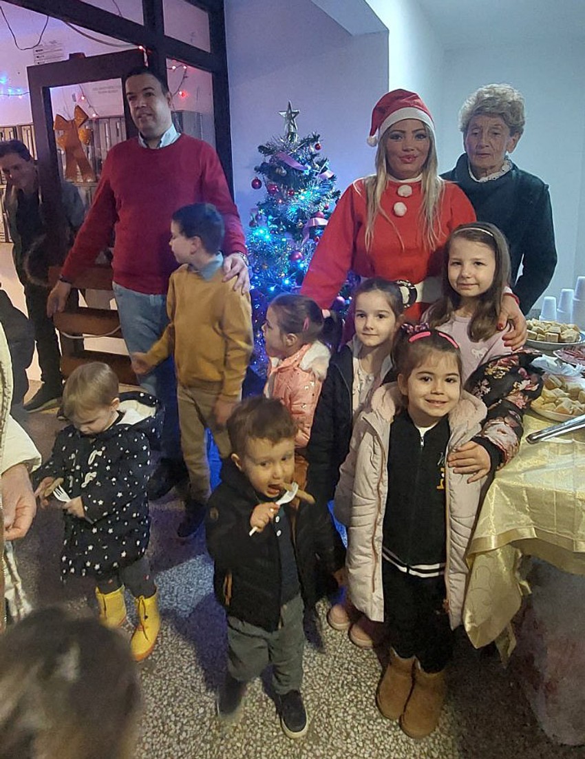 Pre svih dočekali Novu godinu u ulazu zgrade