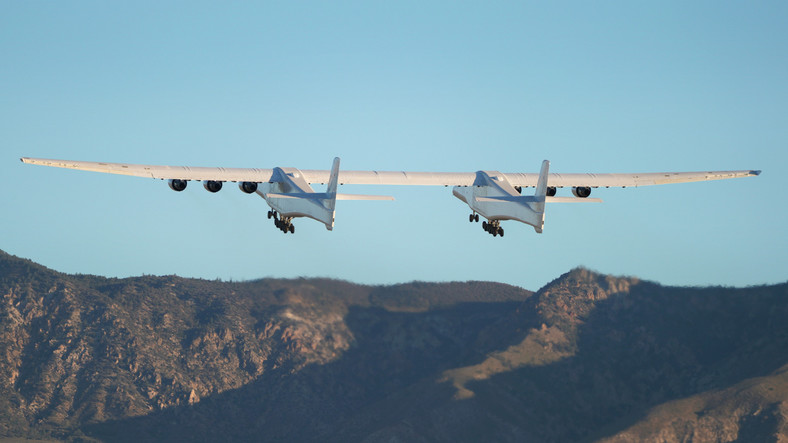 Stratolaunch Roc - największy samolot świata