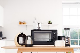 Ovi kućni aparati TROŠE STRUJU čak i kad ih ISKLJUČITE: Energetski stručnjak otkriva kako da SMANJITE RAČUNE