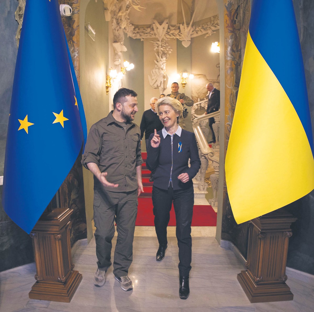 Von der Leyen przywiozła wraz z szefem unijnej dyplomacji Josepem Borrellem do stolicy Ukrainy jednak coś więcej – piąty pakiet sankcji