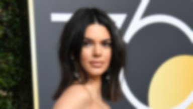 Wpadka Kendall Jenner: prześwitująca bluzka i dziwne spodnie