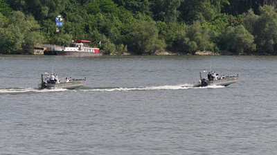 Verőcei tragédia: darabokra szakította a kishajót a 110 méter hosszú szállodahajó – Megrázó fotókat adott ki a BRFK