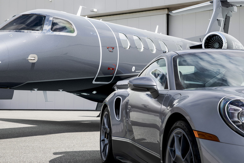 Porsche 911 Turbo S i Embraer