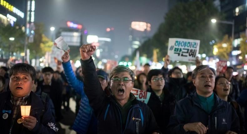 South Korean President Park Geun-Hye says said she would be willing to step down early after coming under huge pressure to quit over an influence peddling scandal that has drawn more than a million people onto the streets in protest