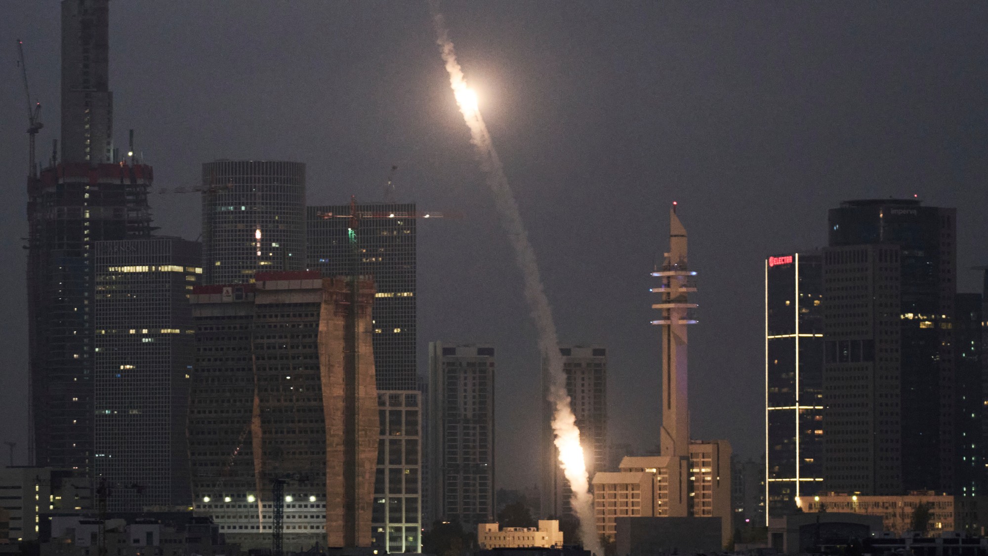 Irán v prvých útokoch na Izrael vypálil viac než 200 balistických rakiet.