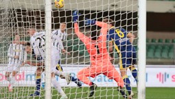 Szczęsny stracił punkty w Veronie, a Skorupski obronił rzut karny z Lazio