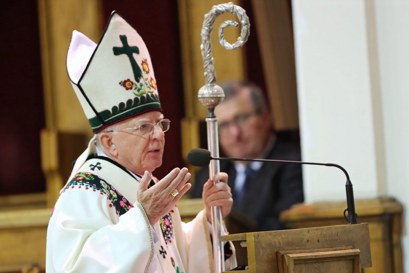 Abp Marek Jędraszewski twierdzi, że miał na myśli ideologię, a nie ludzi