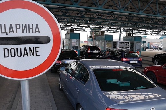 Na graničnim prelazima kamioni ČEKAJU I DO ŠEST SATI: Evo gde se stvaraju gužve