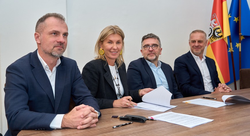 Umowę podpisano w gabinecie wiceprezydent Wrocławia, Renaty Granowskiej. 