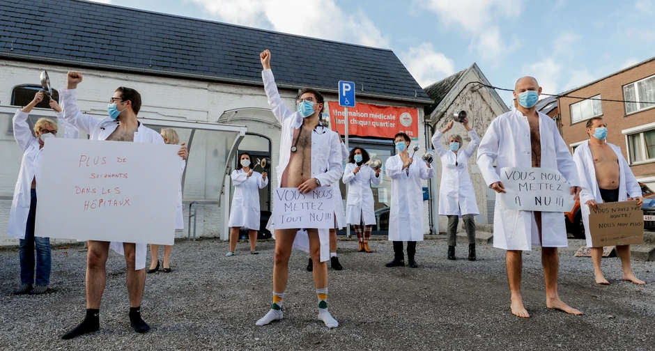 "Da, izložite nas gole" - protest medicinskih radnika u Šarlroi, Belgija, 26. oktobra