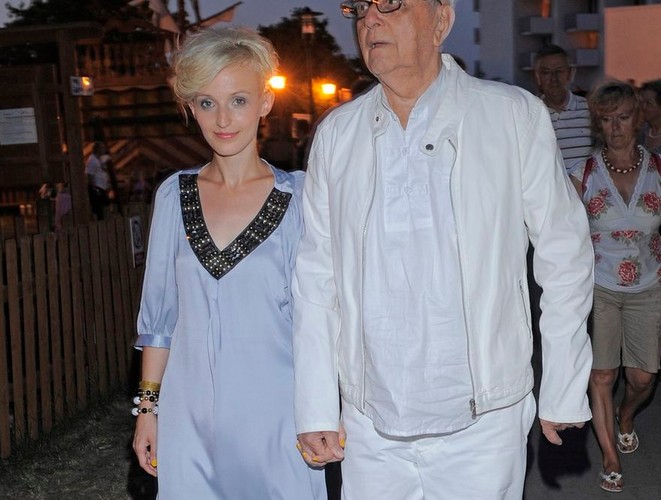 Stylowo: biała tunika i piękne ozdoby