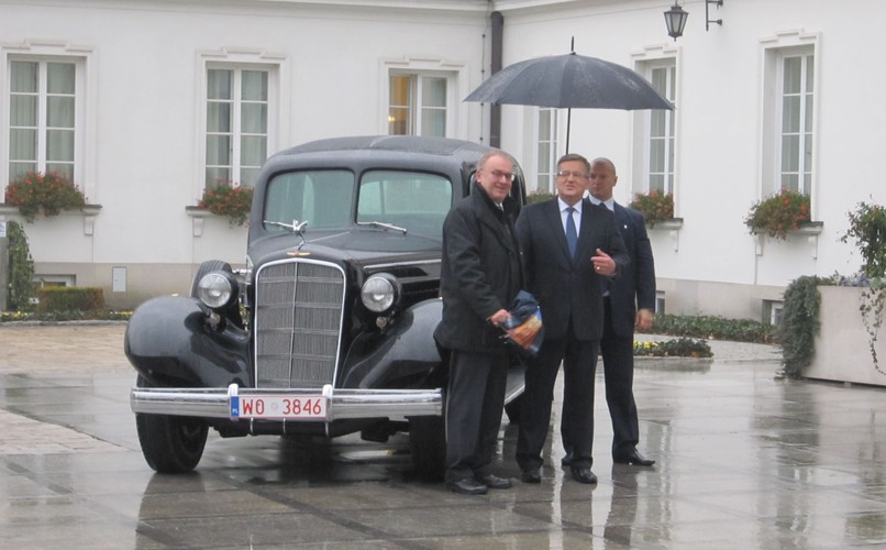 Cadillac Fleetwood Seven Passenger Limousine model 355D