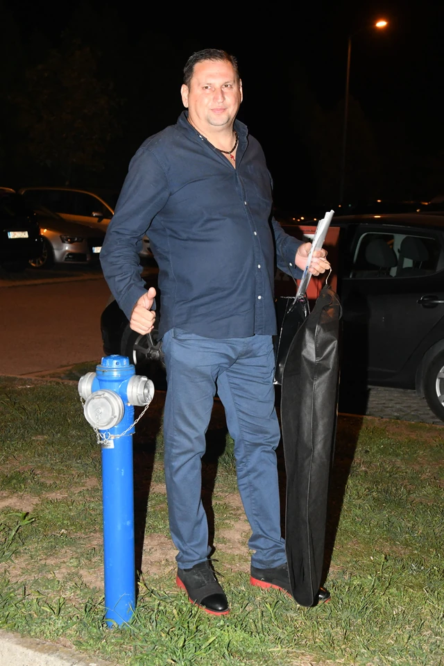 Taki sam u restoranu obeležio Vaskrs, a onda otišao u ćerkin stan sa nekadašnjim zadrugarom! (Foto)