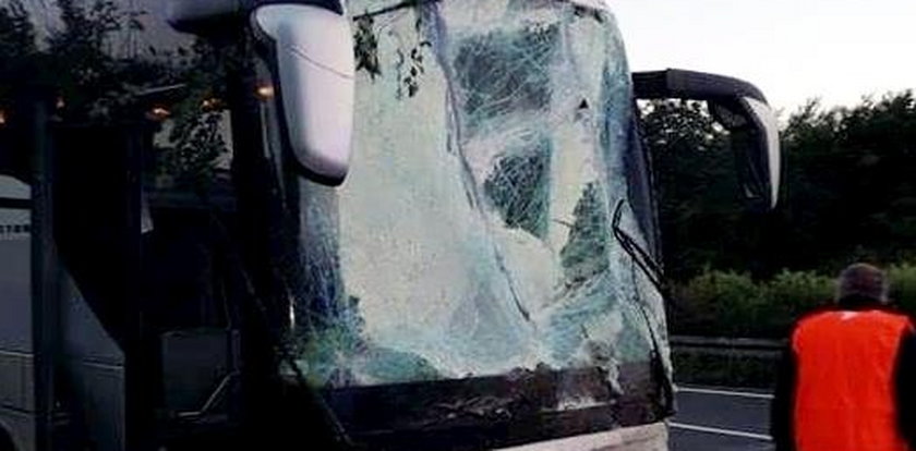 Polski autokar zjechał z drogi. 4 osoby ranne