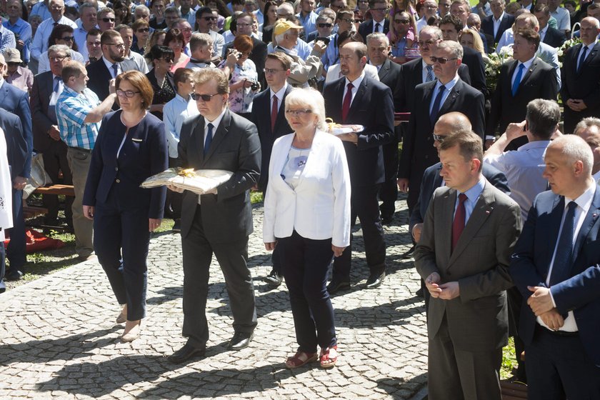 Posiedzenie klubu PiS w Strachocinie. Tak bawią się posłowie!