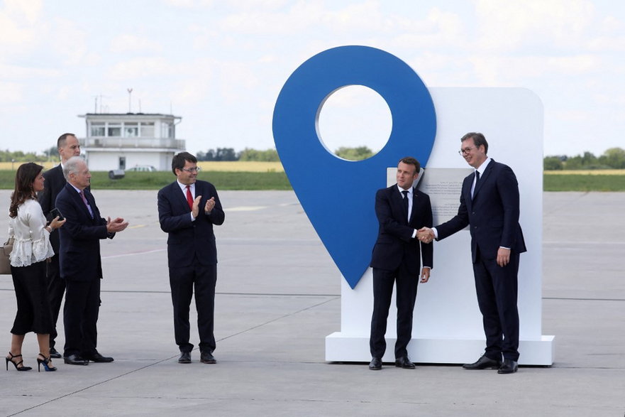 Prezydent Francji  Emmanuel Macron i prezydent Serbii Aleksandar Vucic inaugurują prace modernizacyjne lotniska im. Nikola Tesli w Belgradzie
