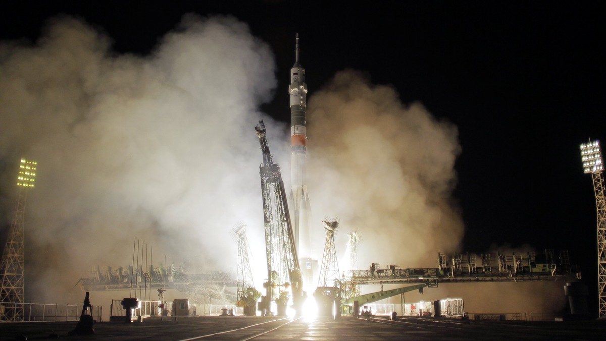 Rosyjski statek kosmiczny Sojuz MS-06 z kolejną międzynarodową załogą dotarł zgodnie z planem do Międzynarodowej Stacji Kosmicznej (ISS). Statek połączył się automatycznie z modułem stykowym stacji - poinformował rzecznik Roskosmosu.